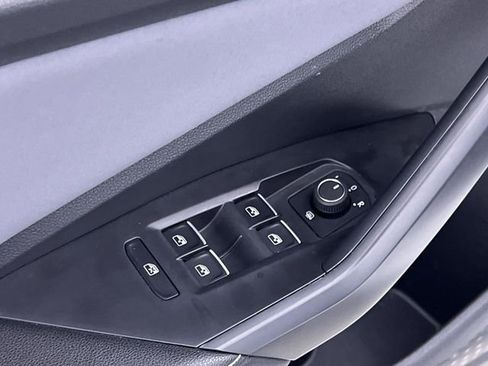 Used 2025 Volkswagen Jetta SE w/ Sunroof Package image 13