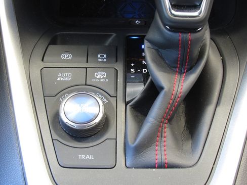 Certified 2025 Toyota RAV4 XSE AWD/4WD image 31