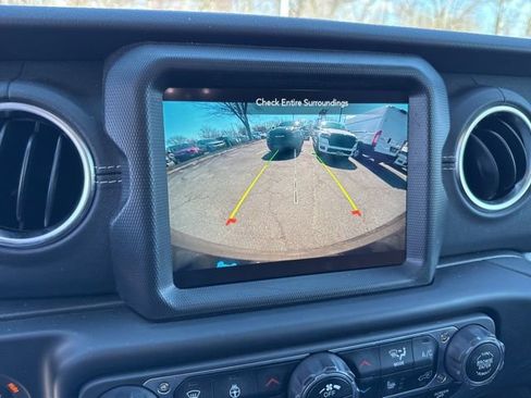 Used 2023 Jeep Wrangler Unlimited Sahara w/ Cold Weather Group image 11