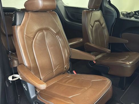 Used 2021 Chrysler Pacifica Limited w/ Uconnect Theater Family Group AWD/4WD image 30