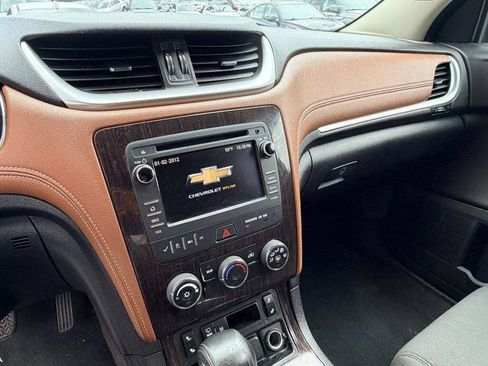 Used 2017 Chevrolet Traverse LT w/ Style and Technology Package FWD image 14
