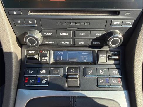 Used 2018 Porsche 718 Boxster image 17