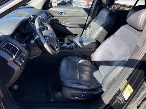 Used 2017 Ford Explorer Limited w/ Equipment Group 301A image 10