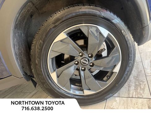 Used 2025 Nissan Rogue SV AWD/4WD image 22