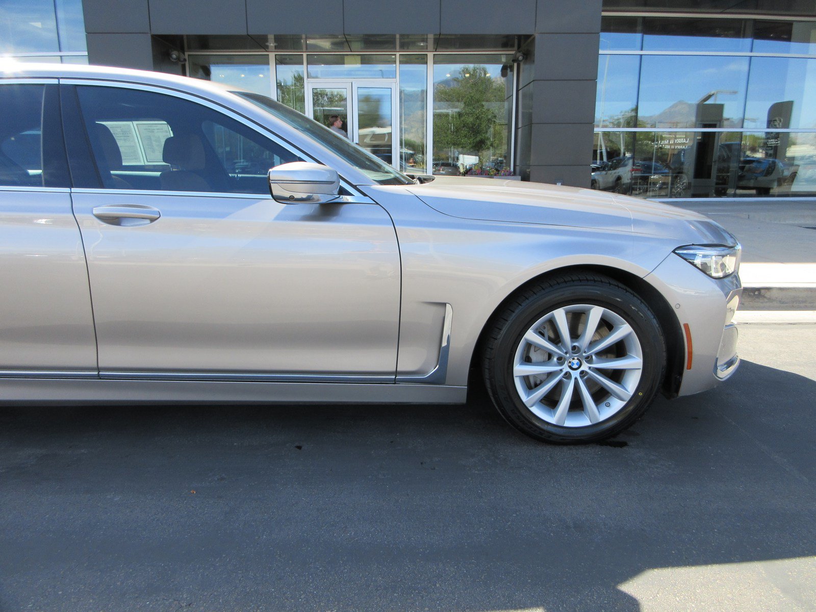 Used 2020 BMW 750i xDrive w/ Interior Design Package AWD/4WD image 13