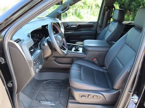 Used 2025 Chevrolet Tahoe RST w/ Comfort Package AWD/4WD image 26