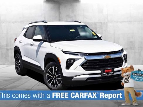 Used 2025 Chevrolet TrailBlazer LT AWD/4WD image 2