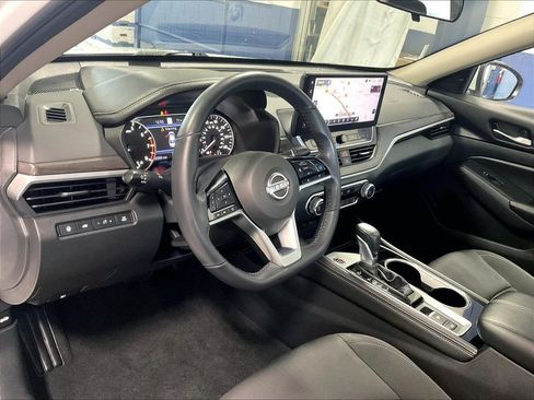 Used 2024 Nissan Altima 2.5 SV w/ SV Premium Package AWD/4WD image 8