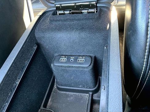 Used 2023 Chrysler 300 S image 27