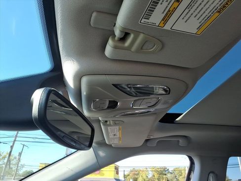 Used 2018 Jeep Compass Limited image 29