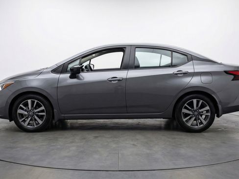 Used 2025 Nissan Versa SV image 5