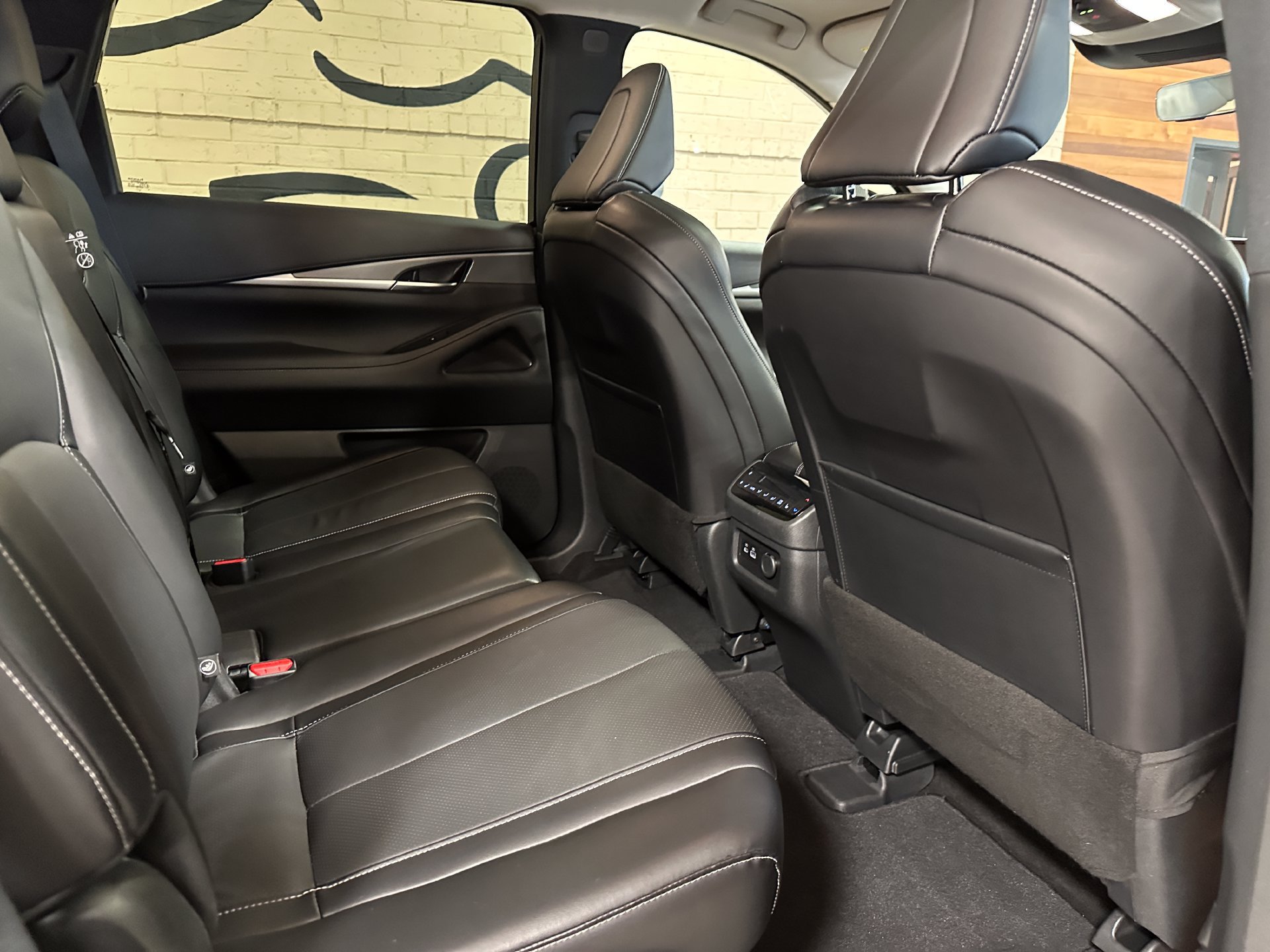 Used 2024 INFINITI QX60 Luxe AWD/4WD image 23