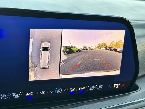 Used 2025 Chevrolet Suburban Premier image 10