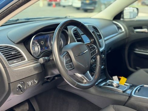 Used 2021 Chrysler 300 Touring w/ Sport Appearance Package RWD image 9