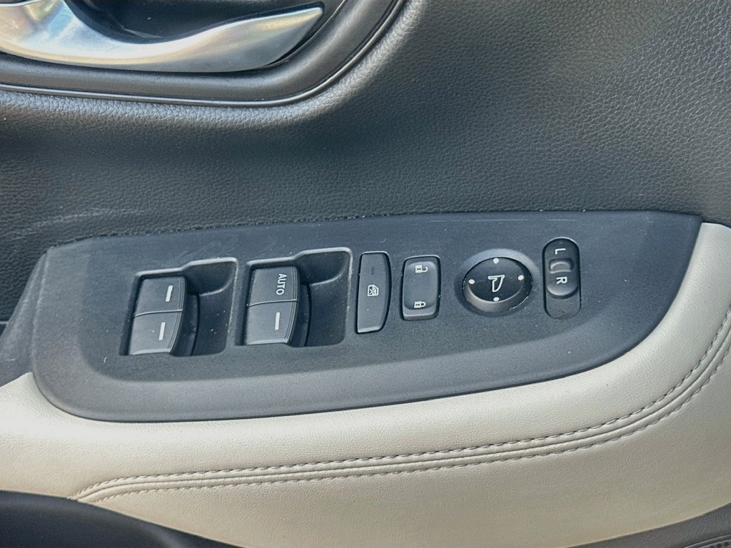 Used 2025 Honda HR-V LX image 17