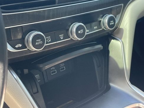 Used 2021 Honda Accord Touring image 10