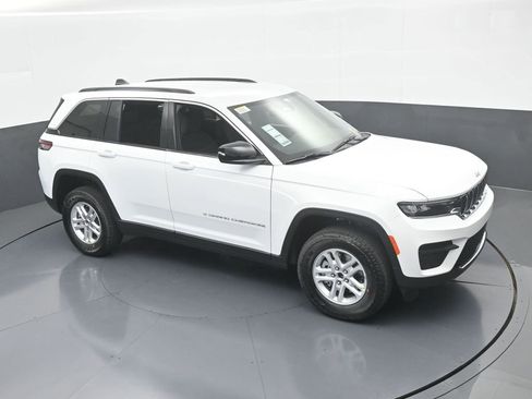 Used 2025 Jeep Grand Cherokee Laredo image 23