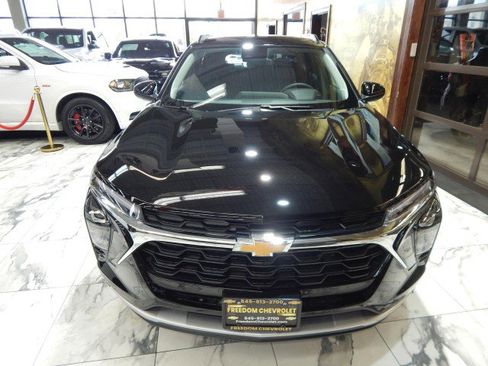 Used 2025 Chevrolet Trax LT w/ Driver Confidence Package image 3