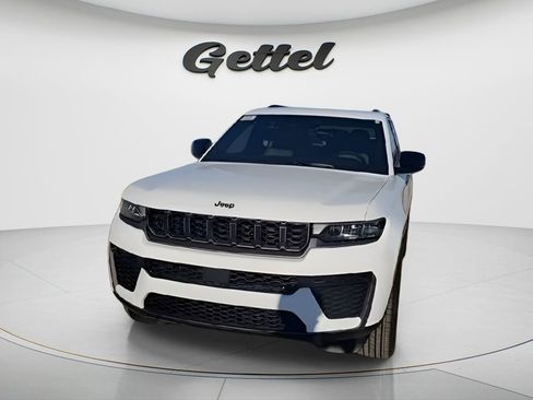 New 2026 Jeep Grand Cherokee Altitude image 3