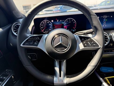 Used 2024 Mercedes-Benz GLB 250 4MATIC image 14