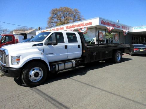 Used 2019 Ford F750 2WD Crew Cab Super Duty image 4