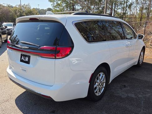 Used 2022 Chrysler Pacifica Touring-L image 13