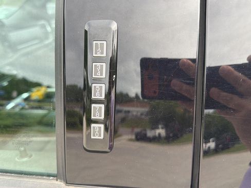 Used 2023 Ford F550 4x4 SuperCab Super Duty image 13