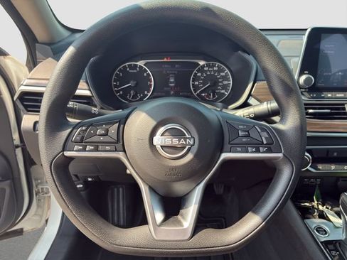 Used 2024 Nissan Altima 2.5 SV AWD/4WD image 17