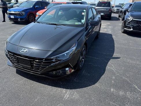 Used 2021 Hyundai Elantra SEL w/ Convenience + Premium Package FWD image 3