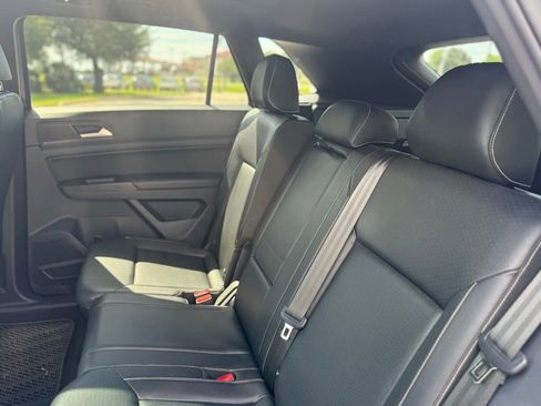 Used 2020 Volkswagen Atlas Cross Sport SE w/ Panoramic Sunroof Package FWD image 12