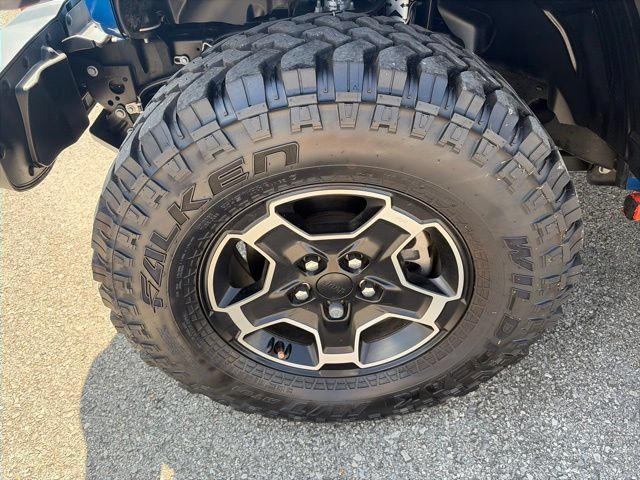 Used 2023 Jeep Gladiator Mojave w/ LED Lighting Group AWD/4WD image 10