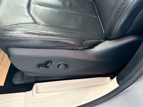 Used 2019 Chrysler Pacifica Touring-L FWD image 16