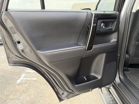 Used 2022 Toyota 4Runner TRD Off-Road Premium w/ Moonroof Package AWD/4WD image 17