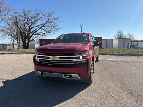 Used 2021 Chevrolet Silverado 1500 High Country w/ Technology Package image 2