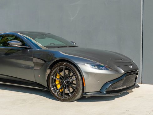 Used 2019 Aston Martin V8 Vantage Coupe image 39