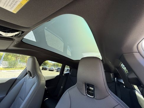 Used 2025 BMW iX xDrive50 image 21