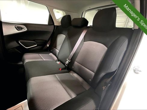 Used 2025 Kia Soul LX w/ LX Technology Package FWD image 32