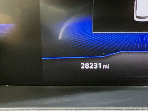 Used 2025 Volkswagen Taos SE image 18