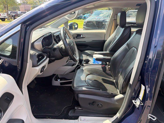 Used 2019 Chrysler Pacifica Limited FWD image 17