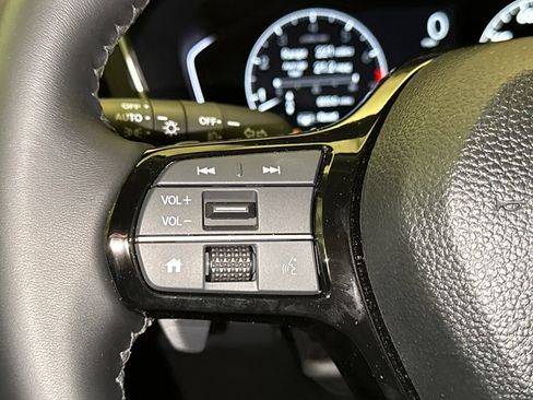 Used 2025 Honda Pilot EX-L image 32