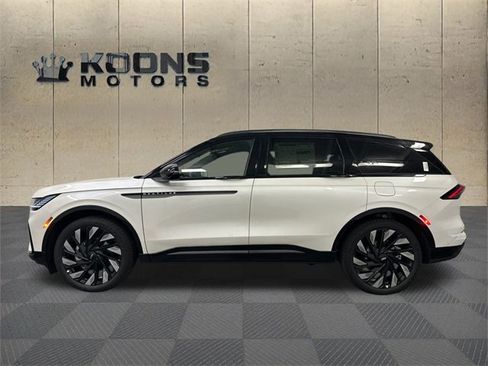 New 2026 Lincoln Nautilus Reserve w/ Jet Appearance Package image 4