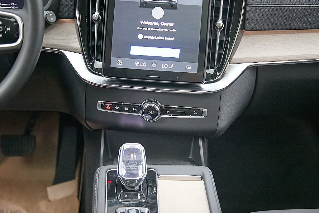 New 2026 Volvo XC90 T8 Plus w/ Protection Package AWD/4WD image 31