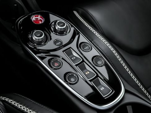 Used 2021 McLaren GT image 38