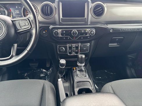 Used 2022 Jeep Wrangler Unlimited Sport AWD/4WD image 12