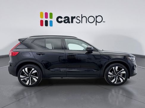 Used 2024 Volvo XC40 B5 Plus w/ Climate Package image 6