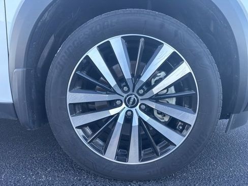 Used 2025 Nissan Pathfinder Platinum image 10