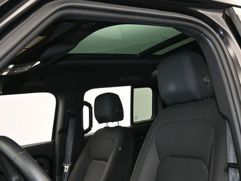 Used 2025 Land Rover Defender 110 S image 11