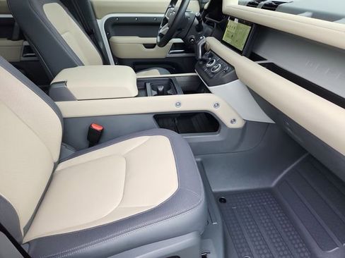 Used 2024 Land Rover Defender 110 X-Dynamic SE image 26