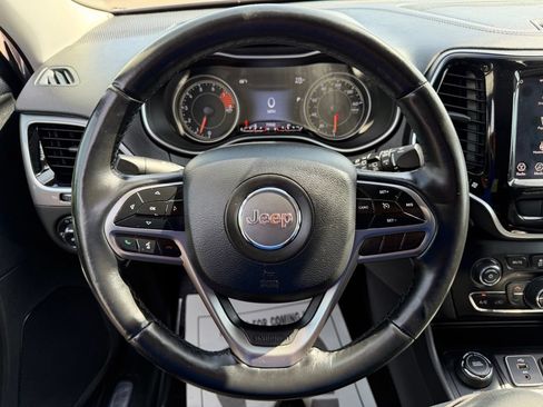 Used 2019 Jeep Cherokee Limited AWD/4WD image 3