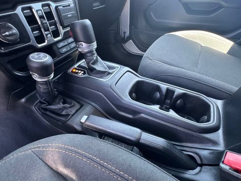 Used 2024 Jeep Wrangler Unlimited w/ Convenience Group AWD/4WD image 27